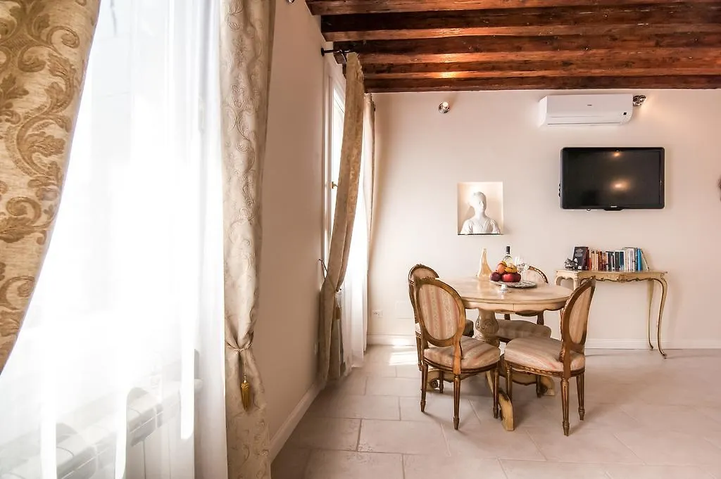 Apartamento Michelle In Venice Charming Houses
